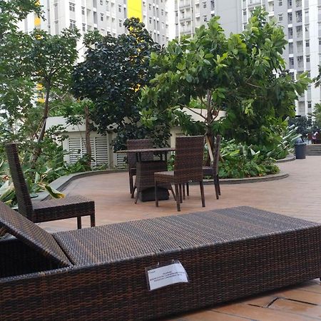Modern And Comfortable Studio Apartment Springlake Summarecon Near Summarecon By Travelio Bekasi Buitenkant foto