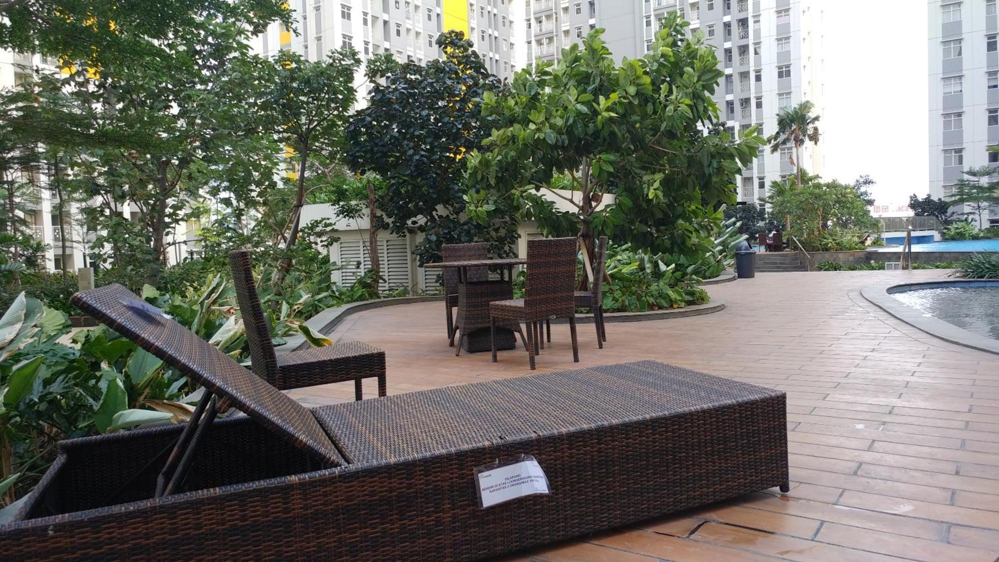 Modern And Comfortable Studio Apartment Springlake Summarecon Near Summarecon By Travelio Bekasi Buitenkant foto