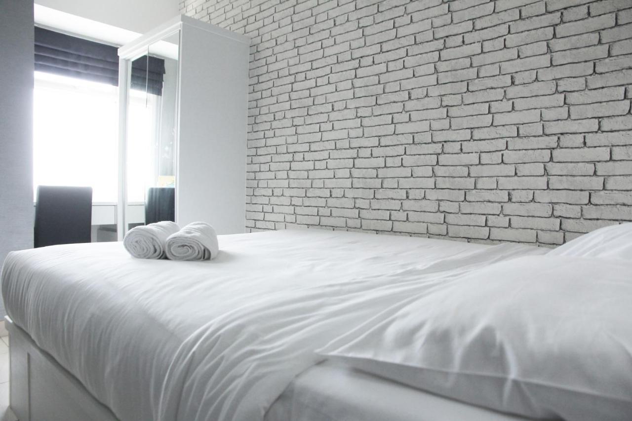 Modern And Comfortable Studio Apartment Springlake Summarecon Near Summarecon By Travelio Bekasi Buitenkant foto